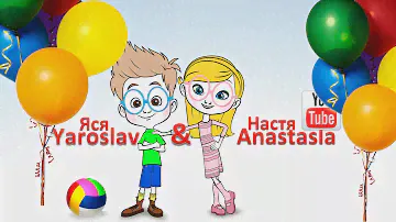 Яся - играет в бассейне с воздушными шарами. Playing in the pool with balloons.